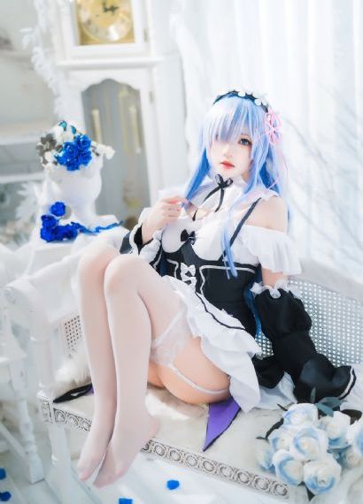 我脱了老师内衣摸她胸的视频软件