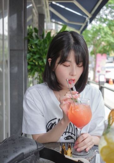办公室撞击着旗袍美妇的肉体视频